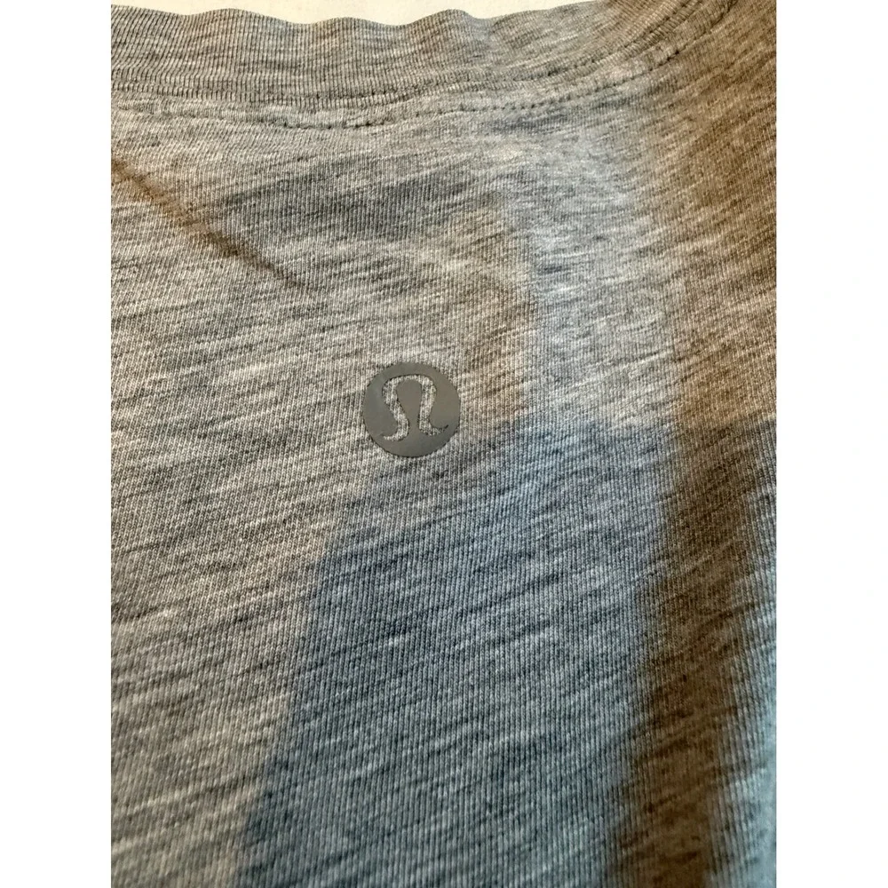Lululemon Love Tee V-Neck Short Sleeve Heathered Grey Curved Hem  Pima Sz 6/8